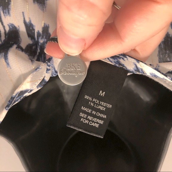 💖 NWOT BKE Boutique top! Semi-sheer white fabric w/ navy floral & gold stripes - Picture 11 of 12